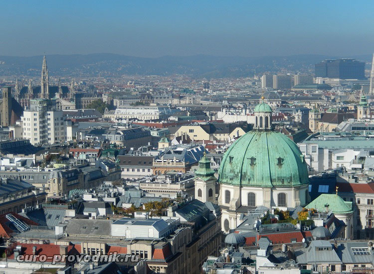 Вид на Вену с башни собора Святого Стефана 