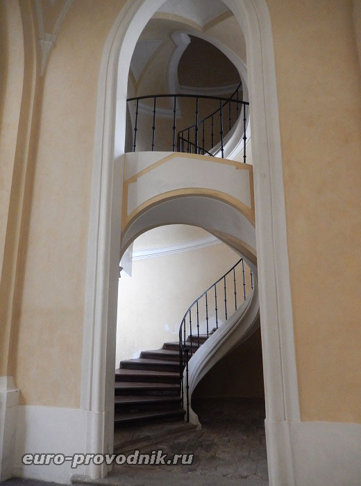 Винтовая лестница Сантини