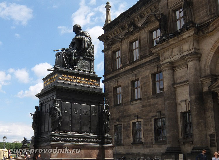 Памятник Фридриху Августу I в Дрездене