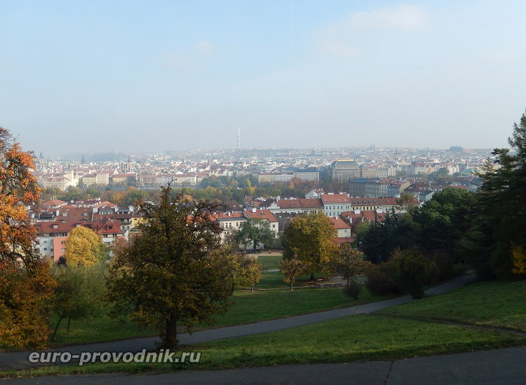 Вид на Прагу с Петршинских садов