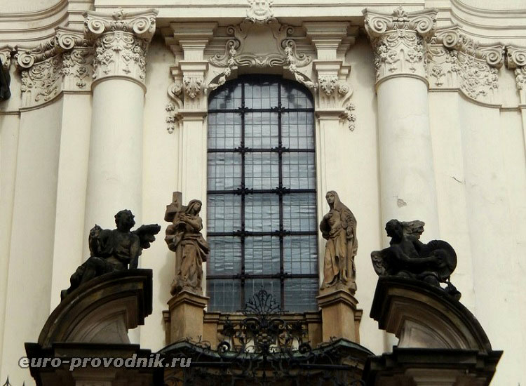 Фасад церкви Кирилла и Мефодия