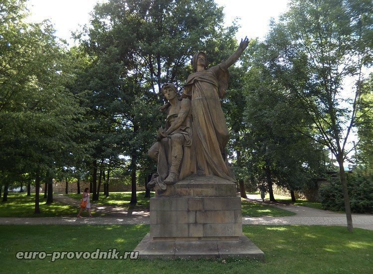 Скульптура в Вышеградском саду