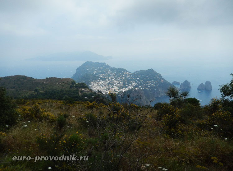 Остров Капри с высоты Монте Соларо