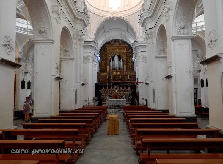 В церкви Св.Стефана на Капри