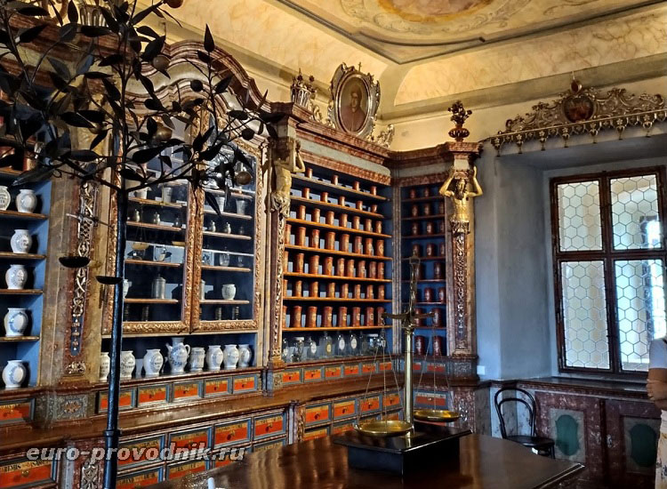 Старейшая аптека в Чехии